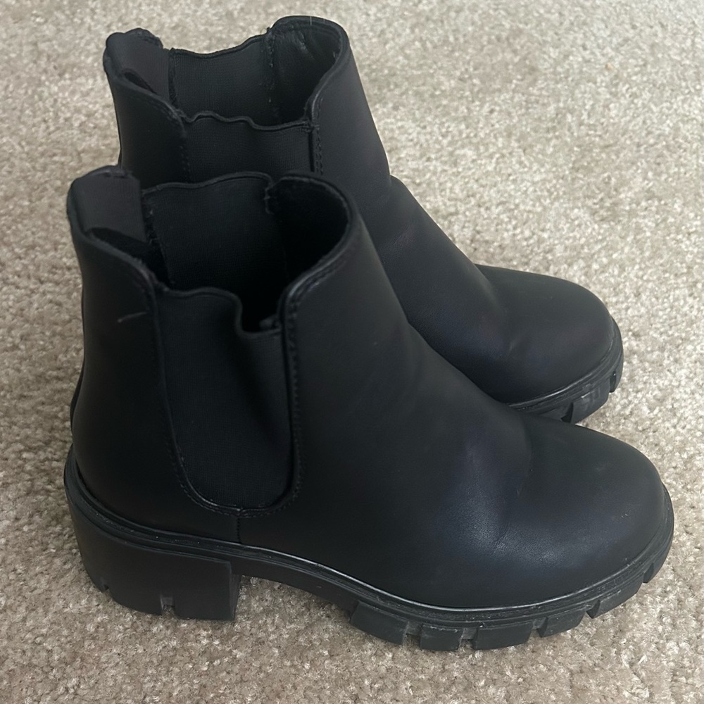 Steve Madden Black Chelsea Booties Sz 6.5